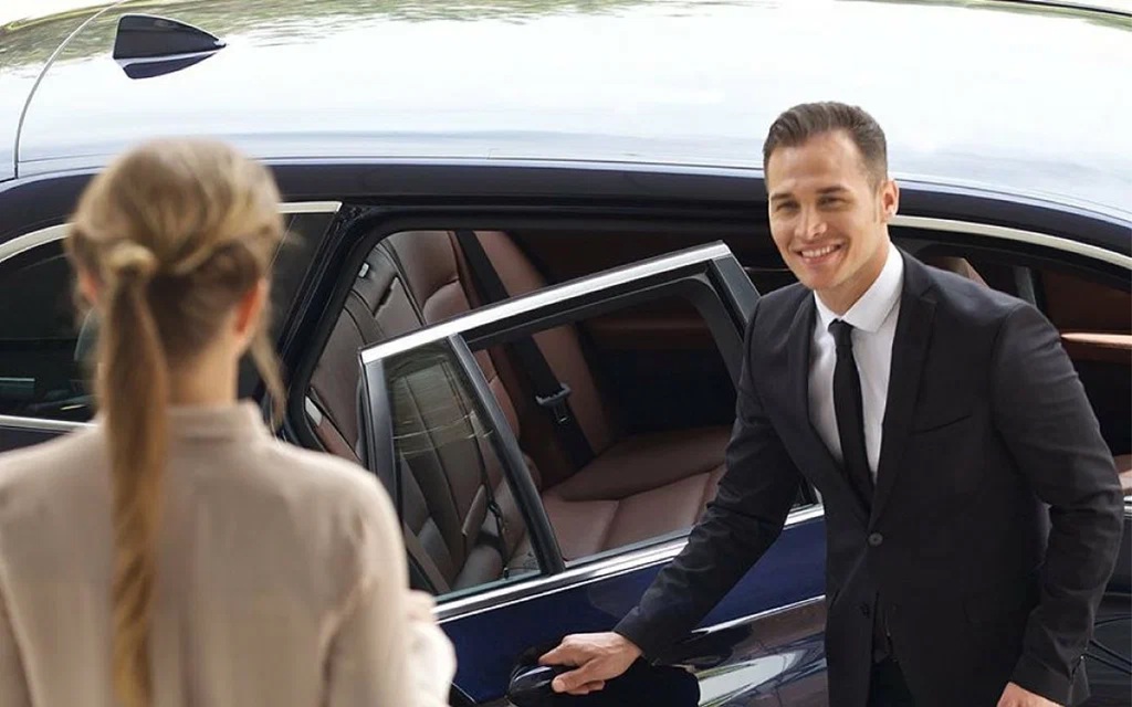 Dubai to Oman Car with Driver